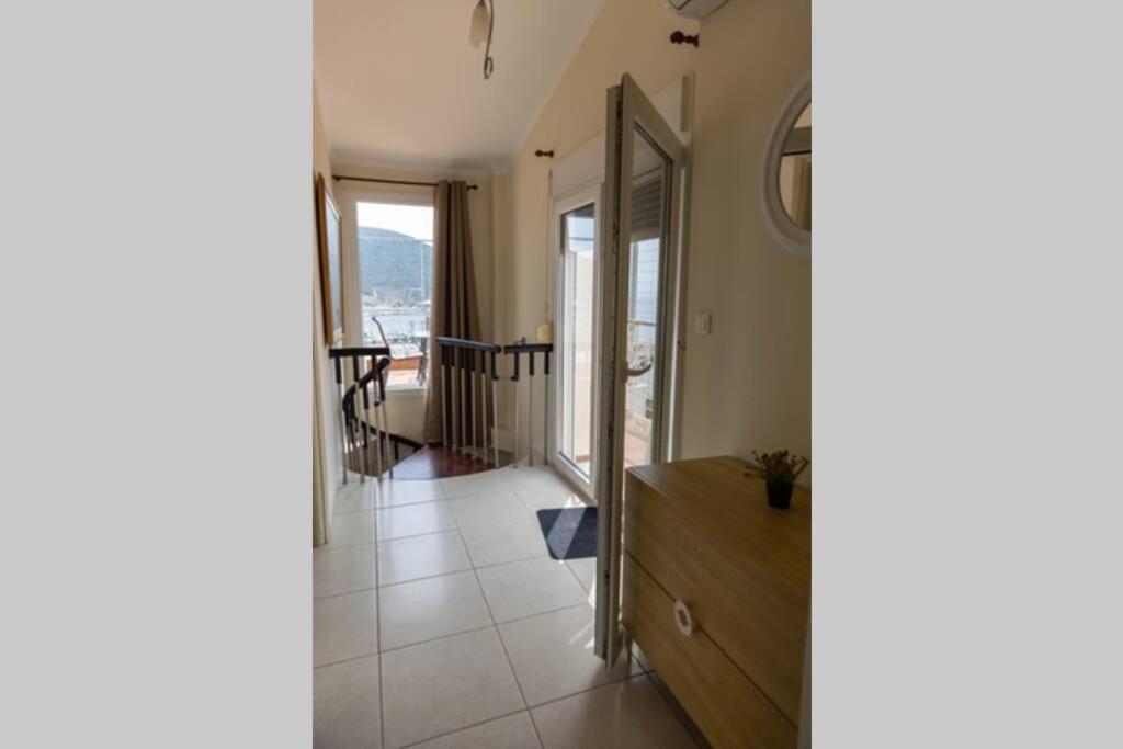 Port View House-Comfy Family Apartment-Panoramic View เนอาเปรามอส ภายนอก รูปภาพ